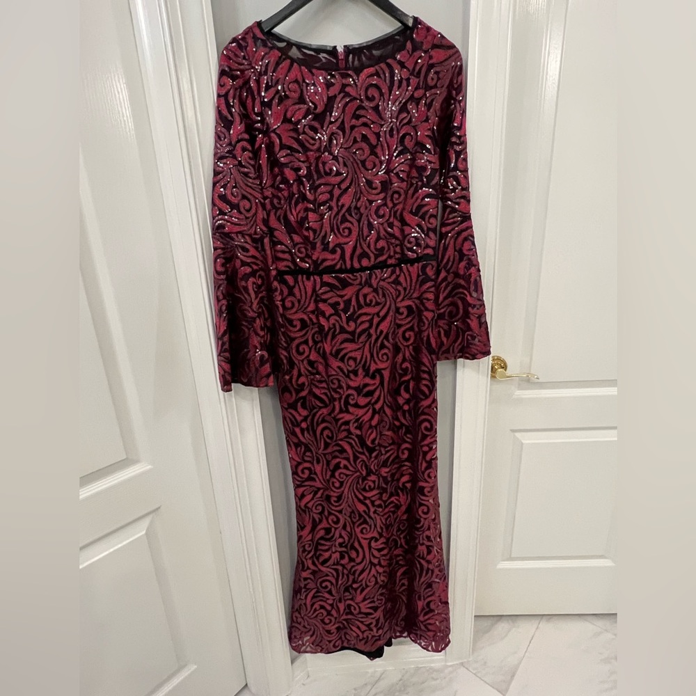 Carmen Marc Valvo Burgundy/Black Formal Infusion Gown
